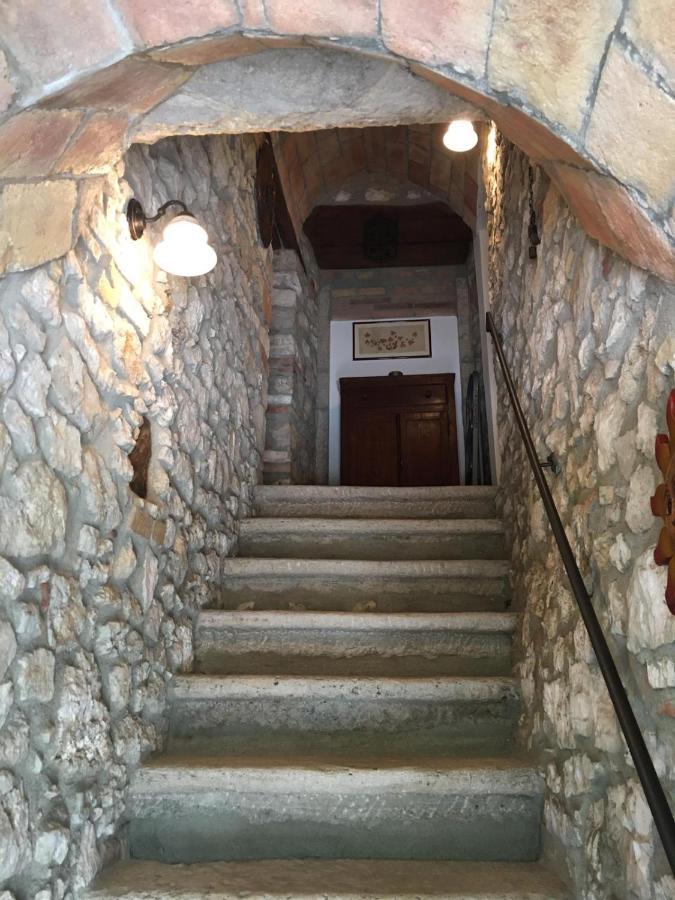 La Casetta Al Roccone Semproniano ภายนอก รูปภาพ